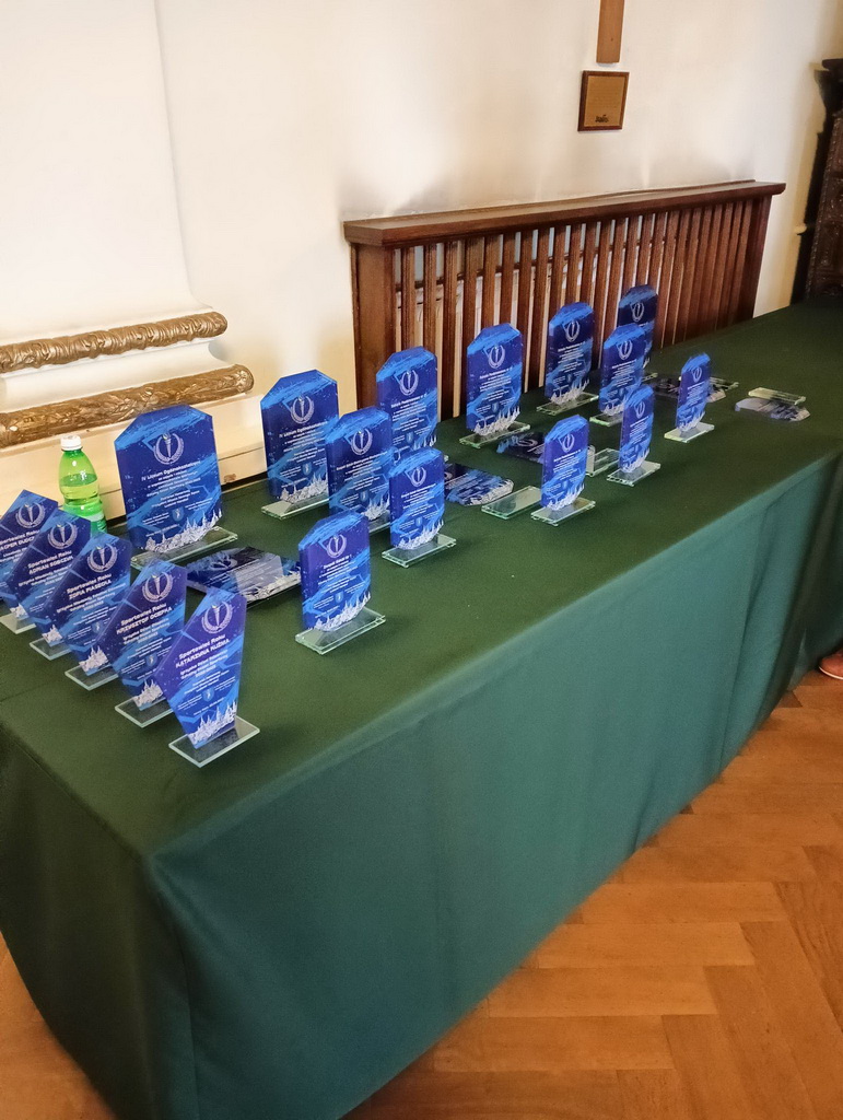 Zdjęcie sport_podsumowanie_2022-2023 (2)aee94a07-6e34-470d-8cbb-f8913211a502.jpg w galerii II LO na podium!